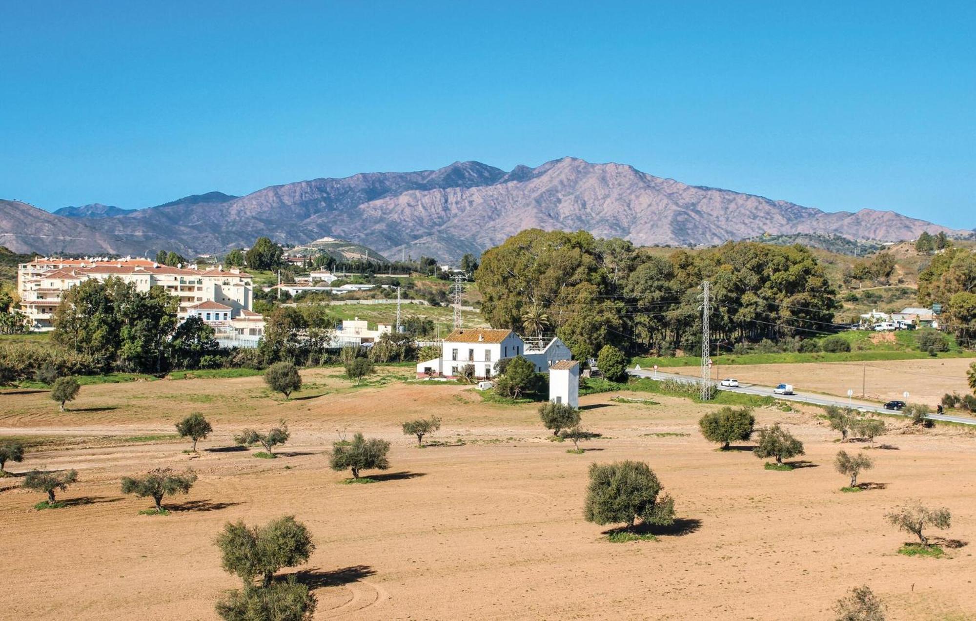 Nice Apartment In Mijas Costa With Kitchen Fuengirola Bagian luar foto