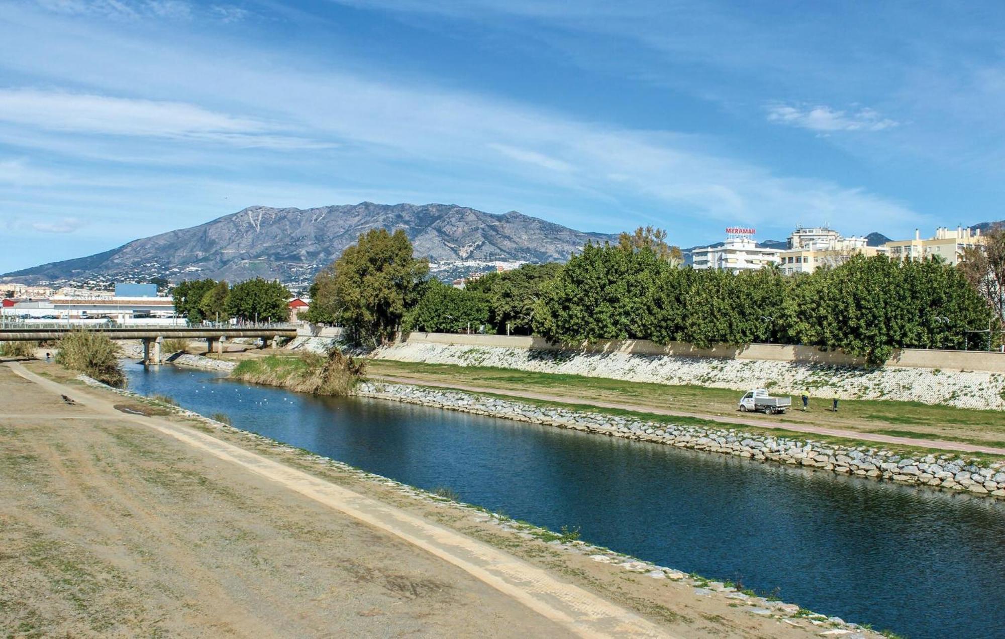Nice Apartment In Mijas Costa With Kitchen Fuengirola Bagian luar foto